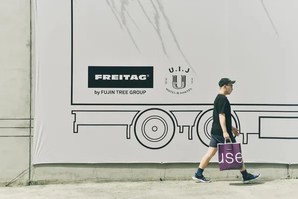 U.I.J X FREITAG