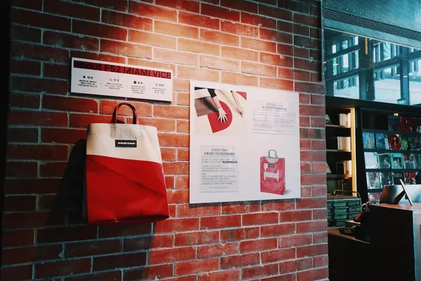 U.I.J X FREITAG