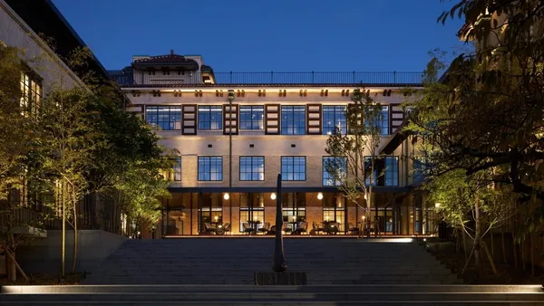 京都，80年小學改建的飯店！新舊融合的和洋風格，房間就能看見八阪塔、京都市景