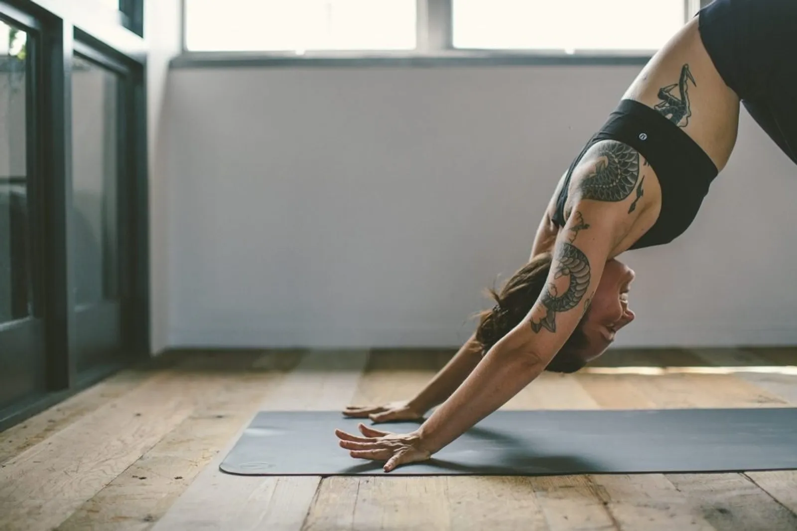靠瑜伽褲改變服飾產業，Lululemon 如何成為運動休閒服飾的代名詞？