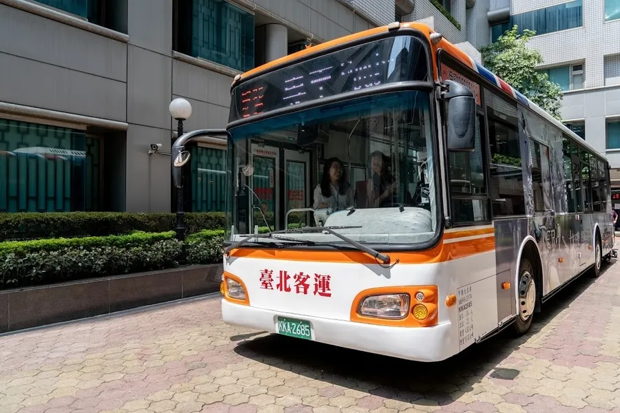 汽車後裝市場夠藍海？威盛與台北客運合作，導入AI商用車駕駛輔助系統