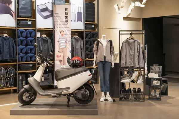 Gogoro VIVA Plus無印白限量車款 (3).JPG