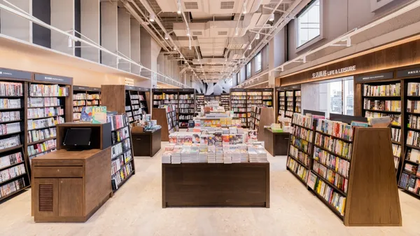 新竹誠品改裝新開幕！挑高書區打造沈靜閱讀氛圍，推「新埔柿染」、「走讀新竹」連結在地文化