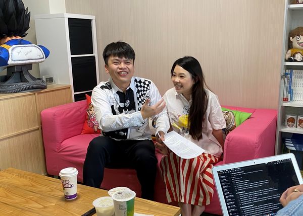  蔡阿嘎妻二伯服飾品牌陷抄襲爭議！品牌總監發文致歉：流行趨勢相近致誤解