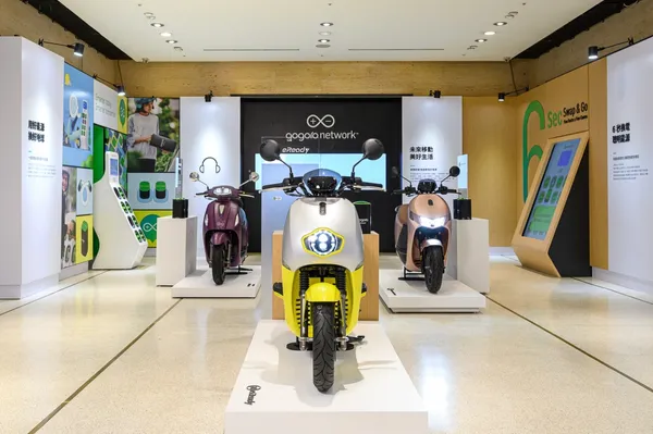 PBGN全車系齊聚誠品信義 24 小時書店