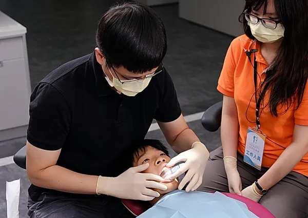 圖說＿台製口腔隔離系統「EasyPrep」降低治療過程九成飛沫傳染 外銷上看兩千萬 兒童版新品上架T
