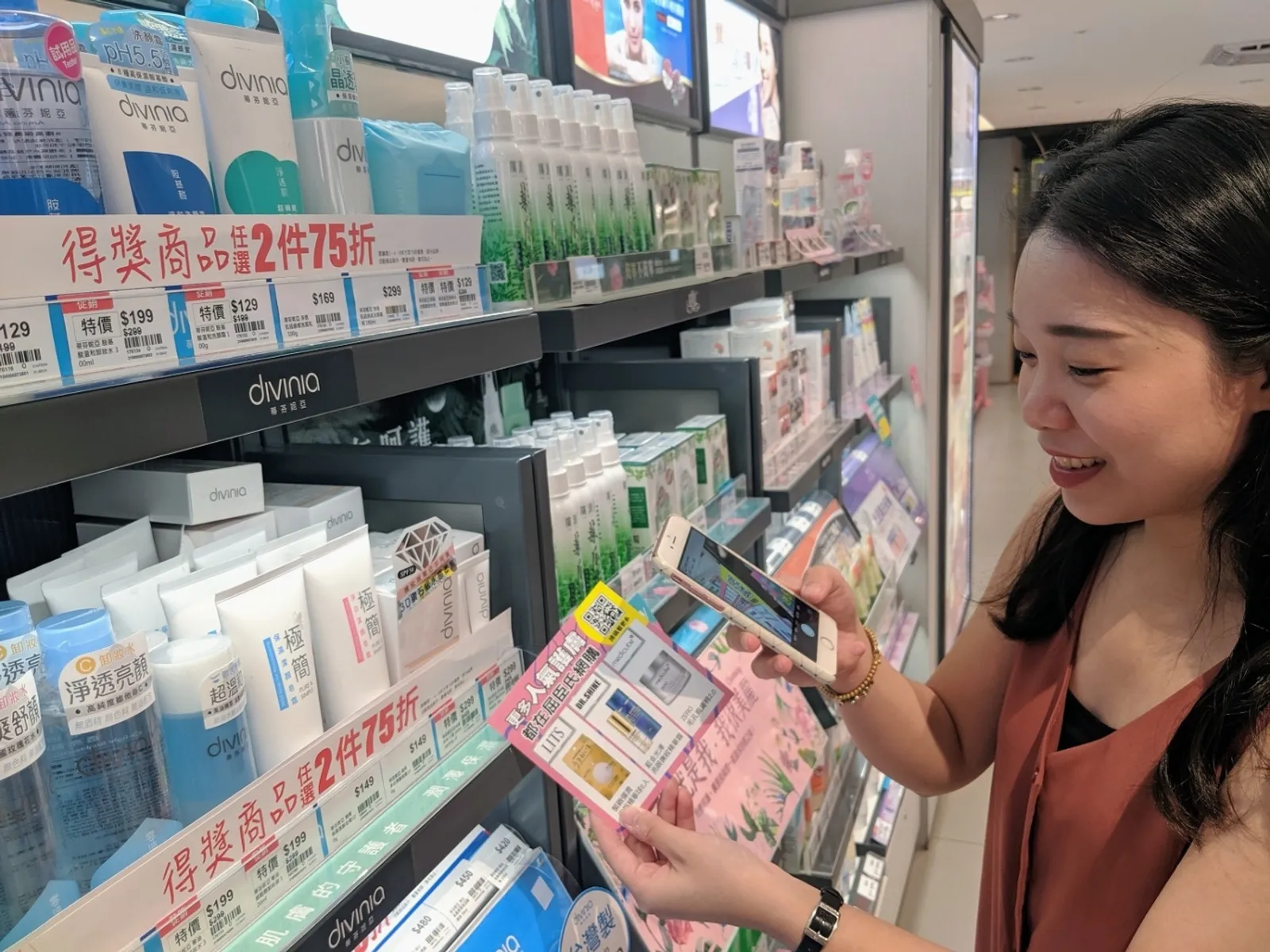 全台美妝藥局銷售額近半集中在台北！餐飲、零售連鎖產業規模分佈一圖看懂
