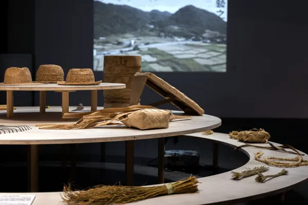 「臺東市富豐社區發展協會」展出之工藝原料、工具及工藝品編織草帽 Photo Credit_ Juny