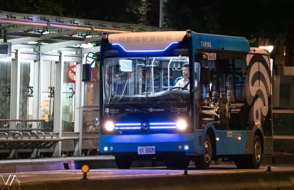 自駕巴士夜間測試