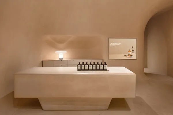 Small JPEG-Aesop US Store Houston Galleria 03.jpeg