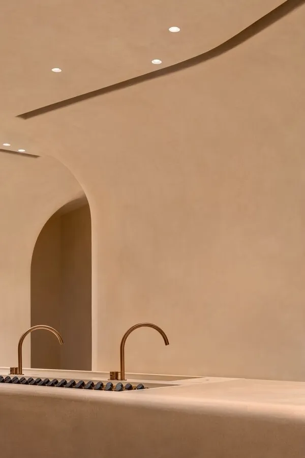 Small JPEG-Aesop US Store Houston Galleria 07.jpeg