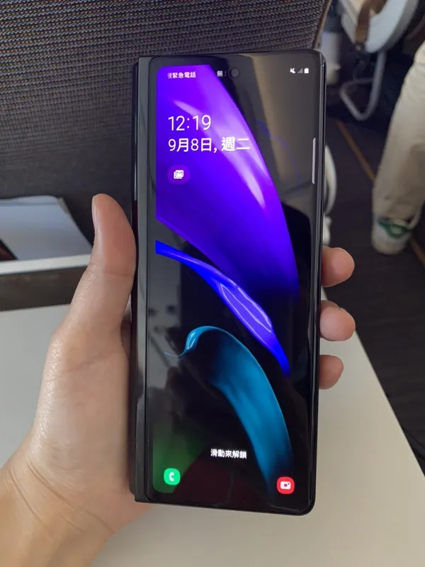 三星Galaxy Z Fold2 折疊.jpg