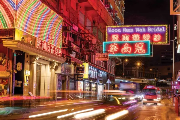 Hong Kong_香港特色霓虹街景：冠南華成雙成對的霓虹燈牌.jpg