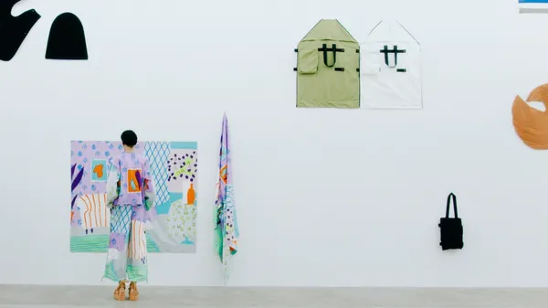 ISSEY MIYAKE_21SS_movie_capture_2.jpg