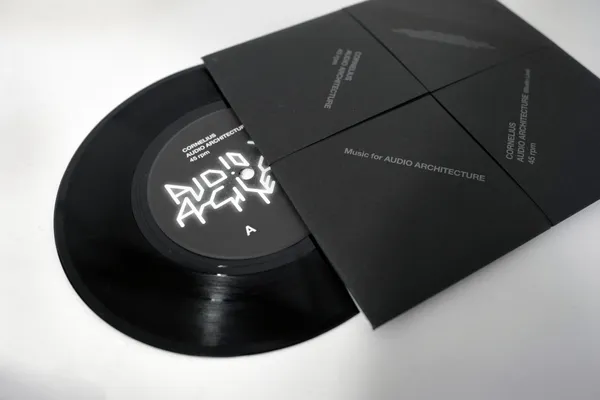 01_博客來_單曲黑膠套組（ 台灣限定黑色版 ）.jpg