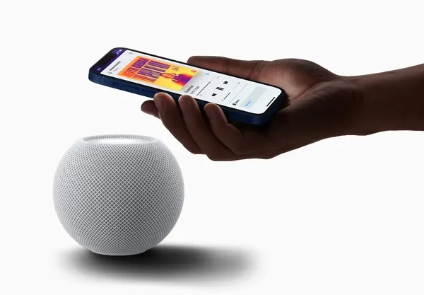 HomePod mini 可搭配 Apple 裝置使用，享受無縫順暢的音樂體驗.jpg