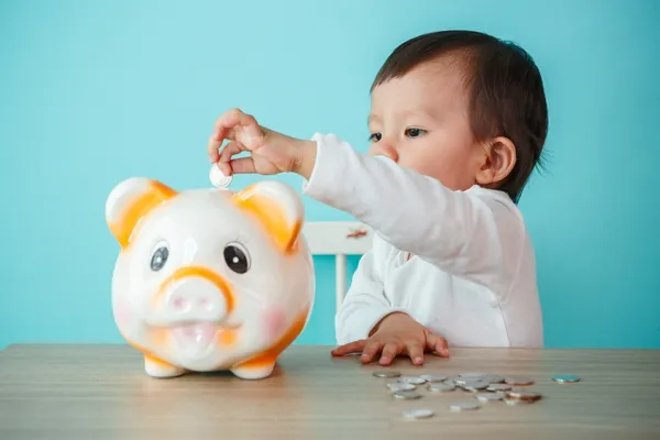 shutterstock_539050687_money_child.jpg
