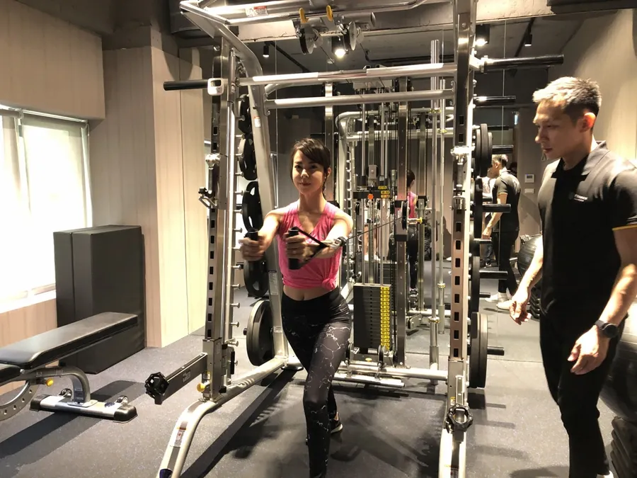 鳳凰健身房Fitnexx正式開幕，1小時只開放4個人、月營收目標喊80萬