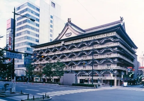 隈研吾 Hotel Royal Classic 大阪 03 © Shin Kabukiza Ron 