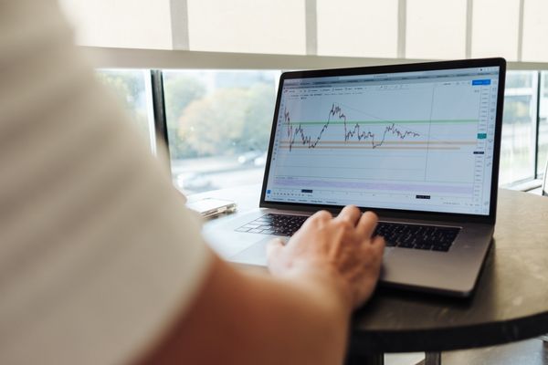  如何用 3 檔 ETF 為自己加薪？簡單 3 步打造月領 4 萬被動收入