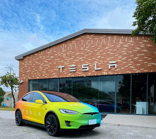 2020限定版彩虹Tesla Model X