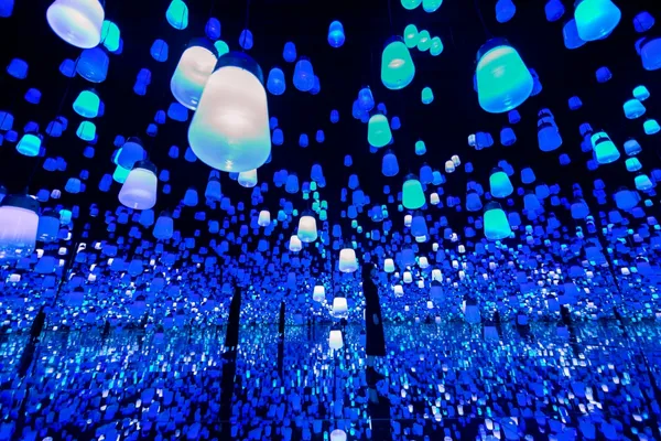 teamLab Borderless2020聖誕作品02.jpg