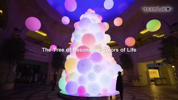 teamLab 聖誕樹 3 度亮相東京！彩球泡泡堆疊 8 公尺高「共鳴球體之樹」