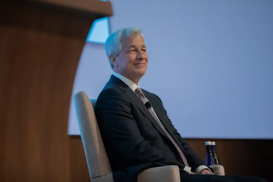 「別再憑空編故事！」摩根大通CEO強硬否認因政治封鎖銀行帳戶