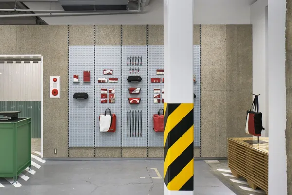 Freitag 京都 Torafu Architects 11.jpg