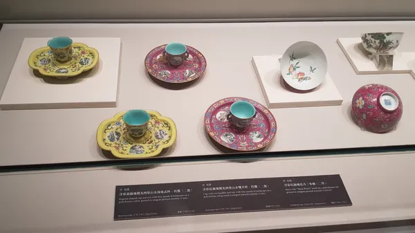 故宮　乾隆　琺瑯彩瓷展.jpg