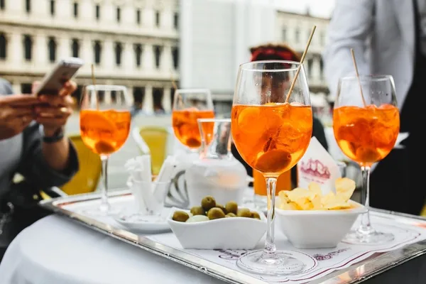 alcohol_aperol_spritz_drink_outside-1626352.jpg