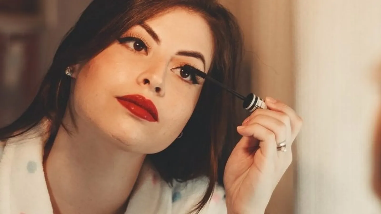 肌膚檢測、AR穿搭：這會是女人最愛的智慧魔鏡嗎？