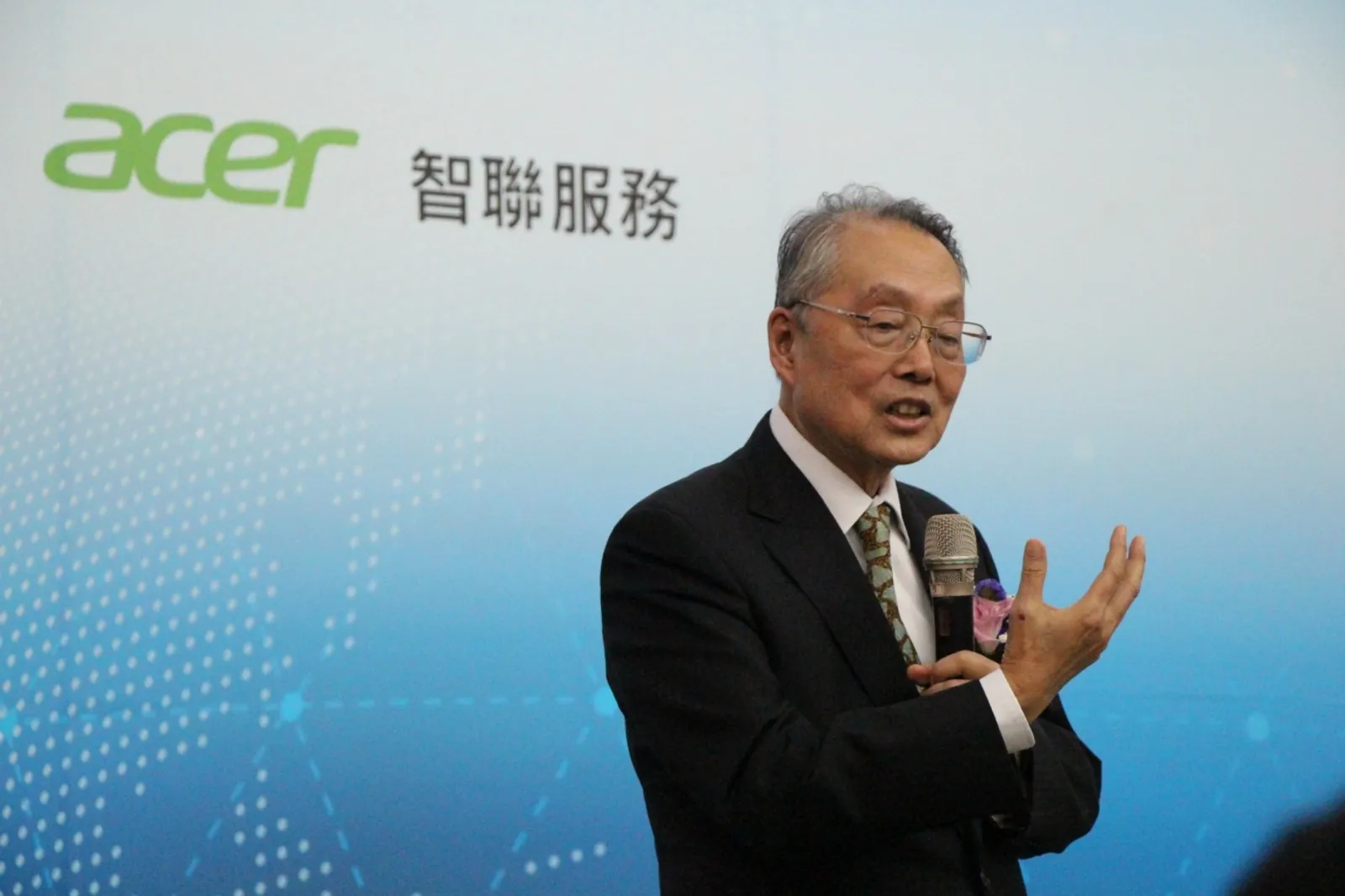 創業成癮，施振榮談創新創業激勵計畫：「沒有一天不困難，也沒有一天想放棄」