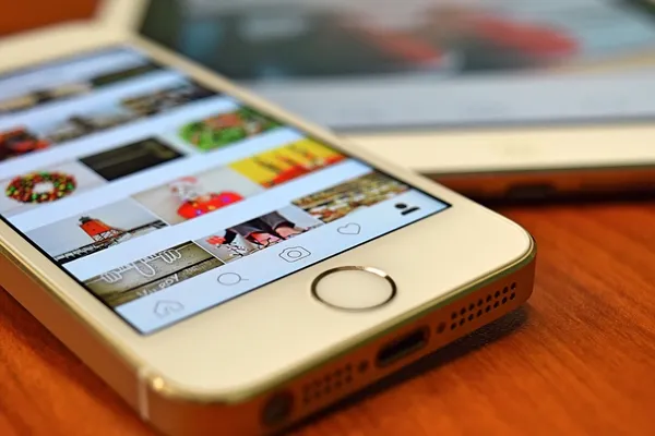 silver-iphone-5s-showing-instagram-163184.jpg
