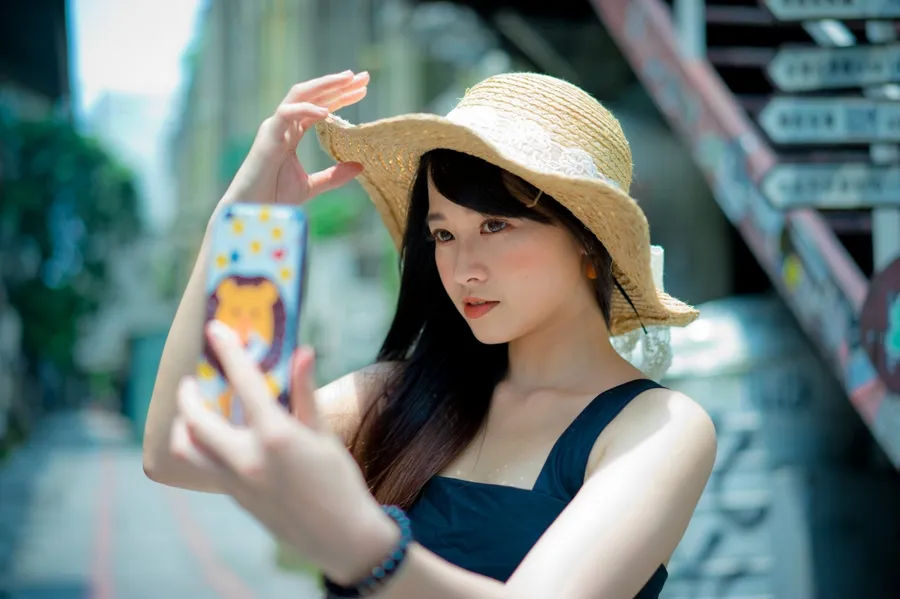 抖音 AI 特效紅遍全網，真人秒變漫畫形象！