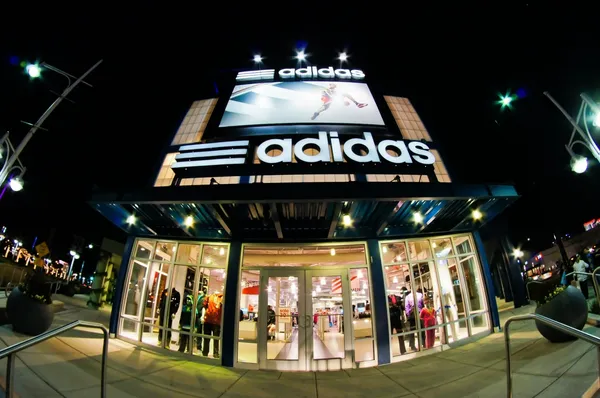 adidas-458043_1920.jpg