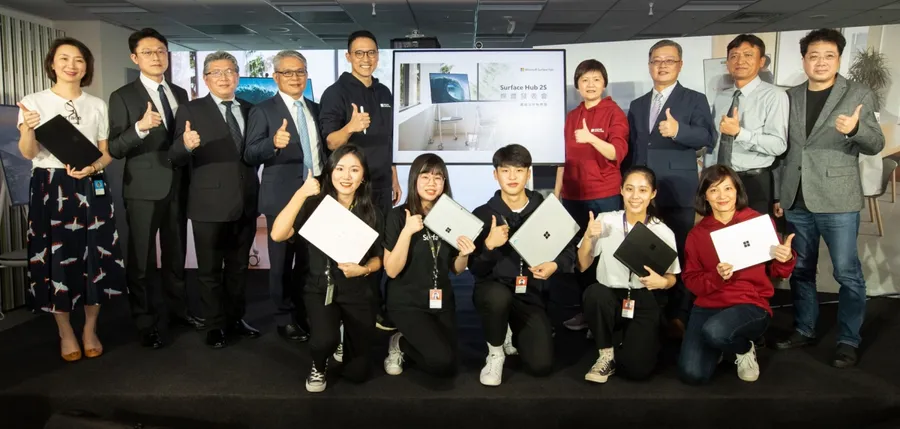 微軟 Surface Hub 2S 在台正式上市