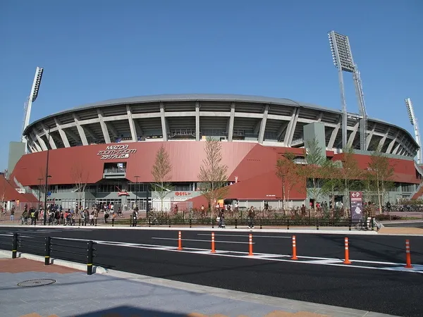 1024px-MAZDA_Zoom-Zoom_Stadium_Hiroshima_facade
