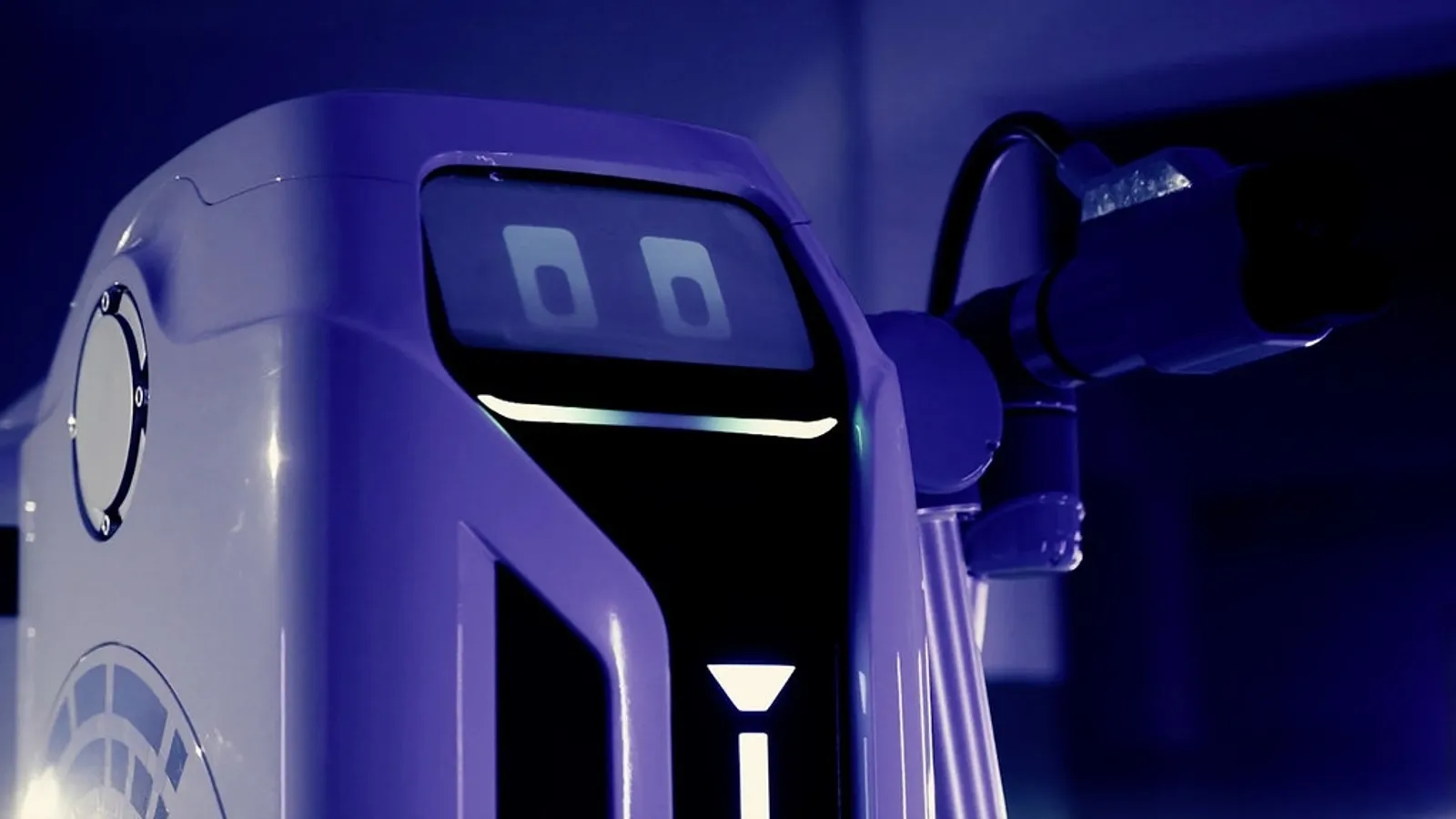 R2D2 現身地球？原來是福斯電動車專用充電機器人
