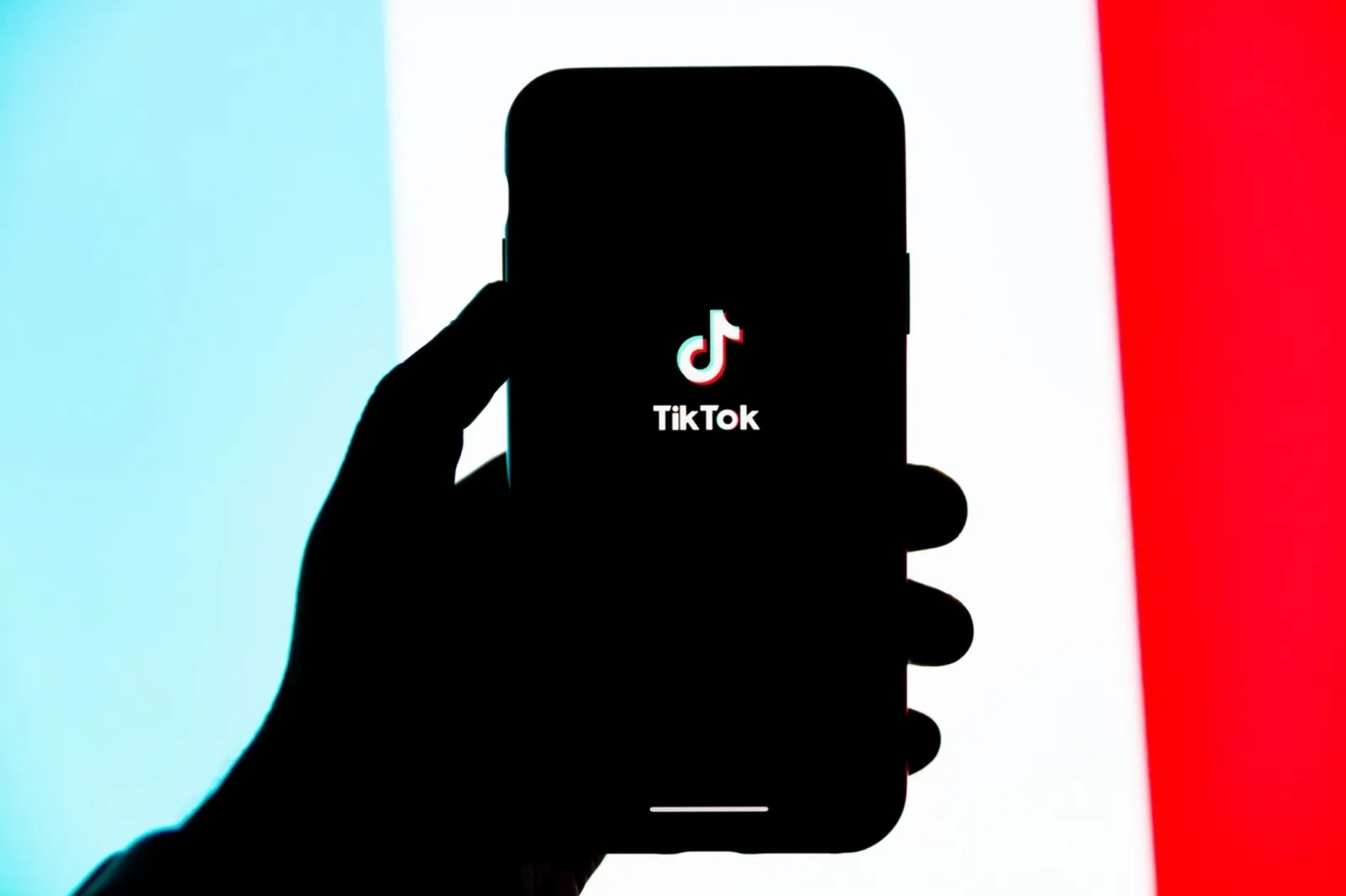素人大叔喝果汁影片獲 150 億曝光！TikTok 將成品牌行銷新戰場？