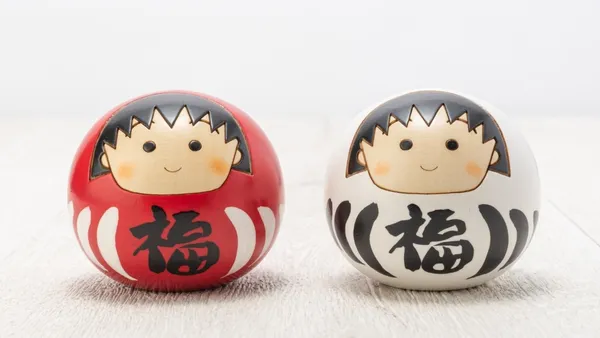 櫻桃小丸子變身達摩！日本60年老店「卯三郎こけし」手工打造，稚氣可愛又能帶來好運