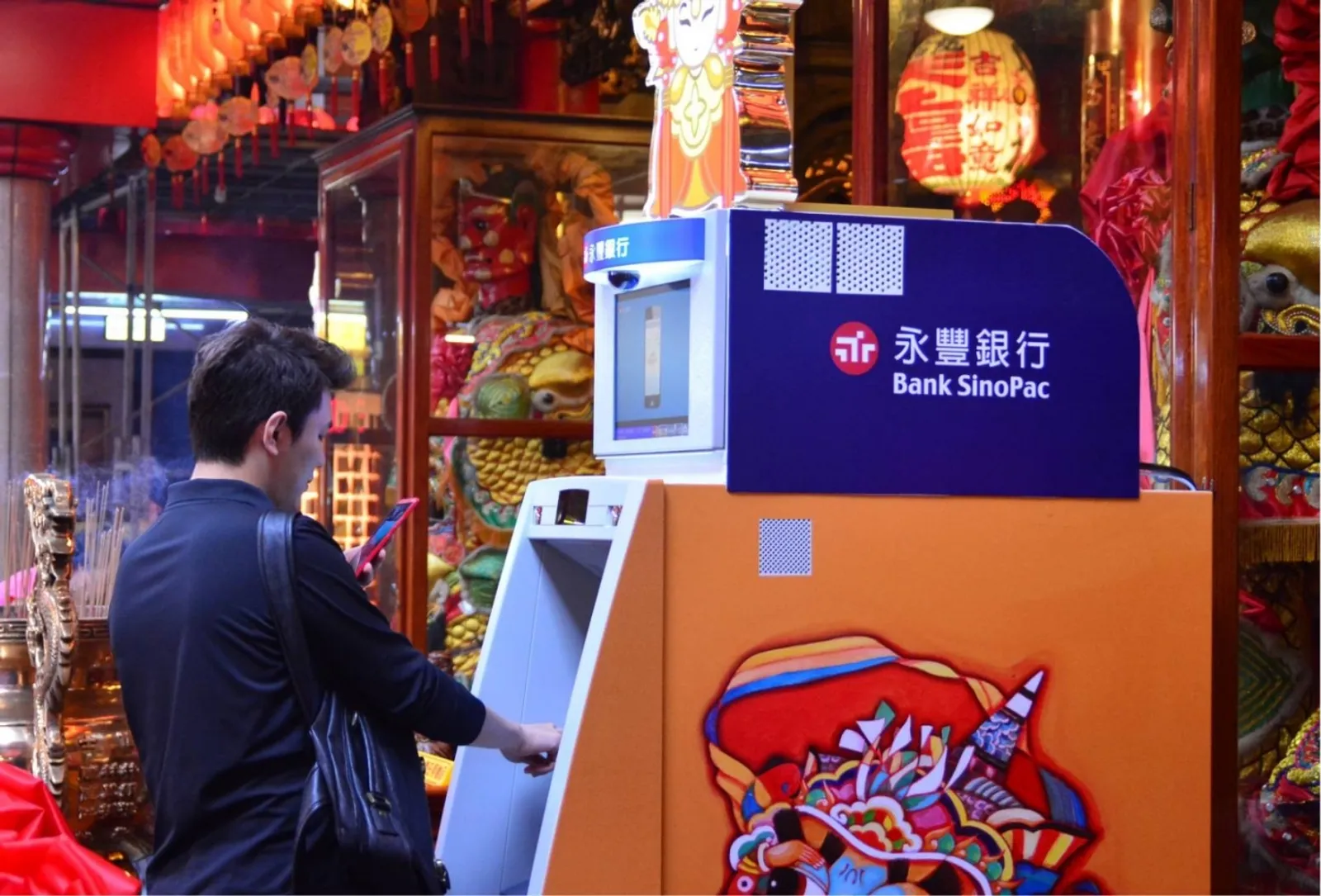 領錢母、安太歲都能數位化！銀行搶攻廟宇金融商機，用信仰圈住消費大眾