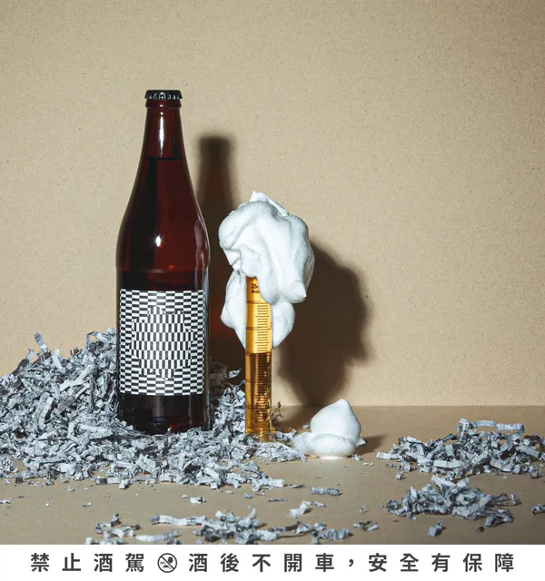 酉鬼啤酒　怪奇風味-02-A-商品獨照-FunkySour野生酵母怪奇酸啤泡在夏朵內以及卡本內裡面(