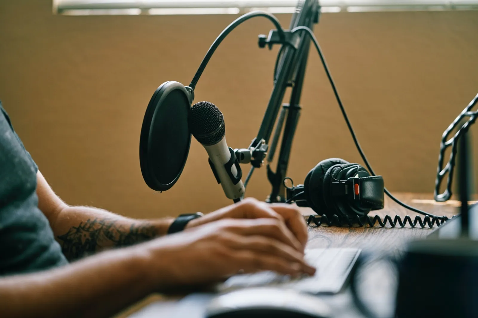 聲音經濟含金量高！追求 Podcast 內容變現，先想清楚自己「想賺哪種錢」
