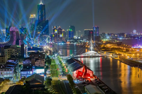 高雄跨百光年07-融合藝術和科技的港都夜景隔外美麗-攝影-陳威禮.jpg