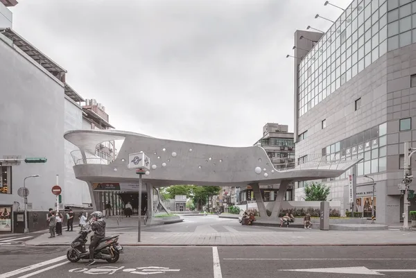 【2020 BEST 100】在市中心造一座山！「心中山線形公園」創造城市地景，展開環境與人的對話