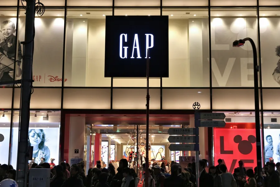 從全球快時尚巨頭到退出中國市場！GAP面臨哪些問題，為何變成「定位尷尬」老品牌？