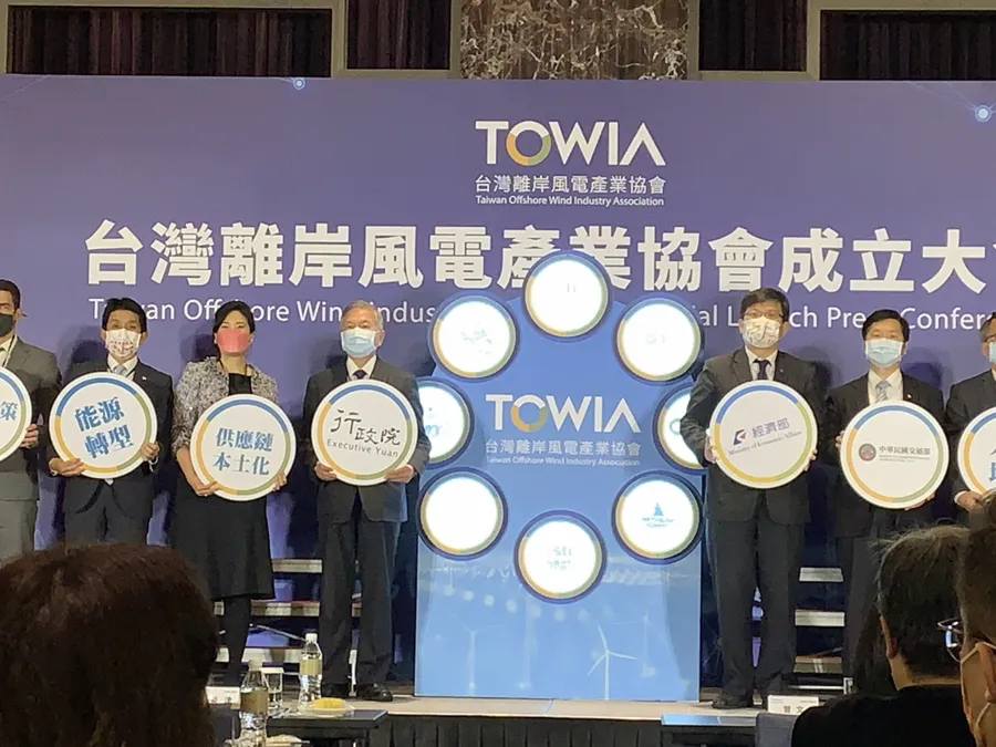 全球拚2050年淨零碳排！台離岸風電產業協會成軍，浮動式風機再掀討論