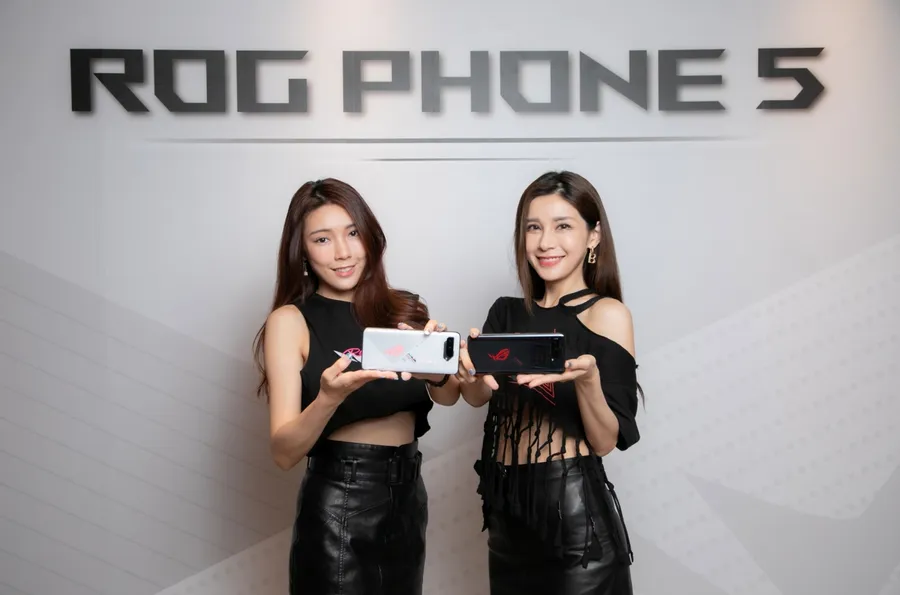 華碩將推折疊螢幕手機ZenFone 8 Flip？ROG Phone 5用1.95吋第二螢幕，還有哪6個不同？
