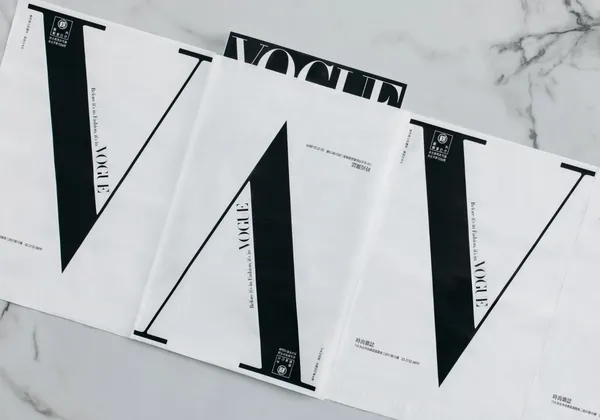 Vogue 寄送袋